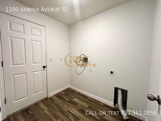 Building Photo - 1390 Vander Ave SE