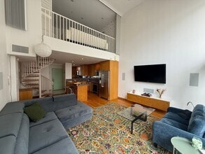 Building Photo - Charming Loft - 2 bed/ 2.5 bath in prime d...