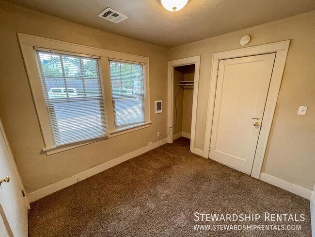 Building Photo - 1697 Orchard St