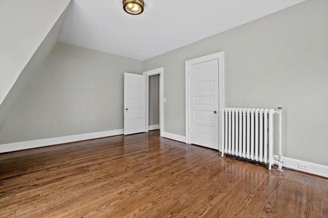 Building Photo - Updated 4 Bedroom Victorian on College Ave