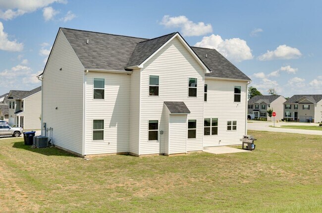 Building Photo - AVAILABLE ON 06/28/2026