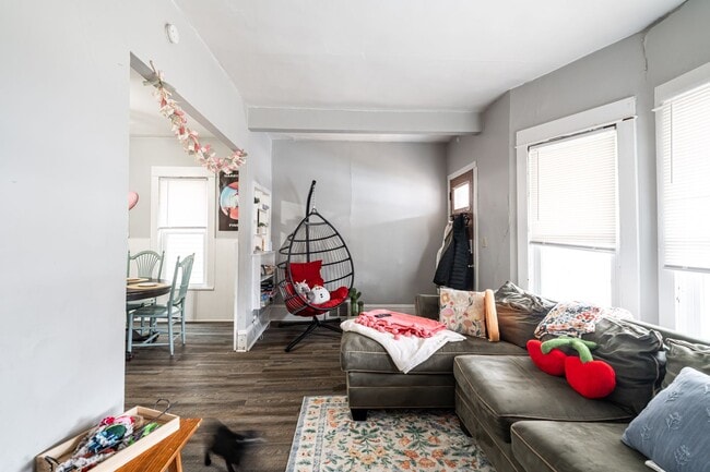 Building Photo - Bartlett Lower steps to campus