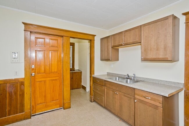 Building Photo - 58-60 Ionia St