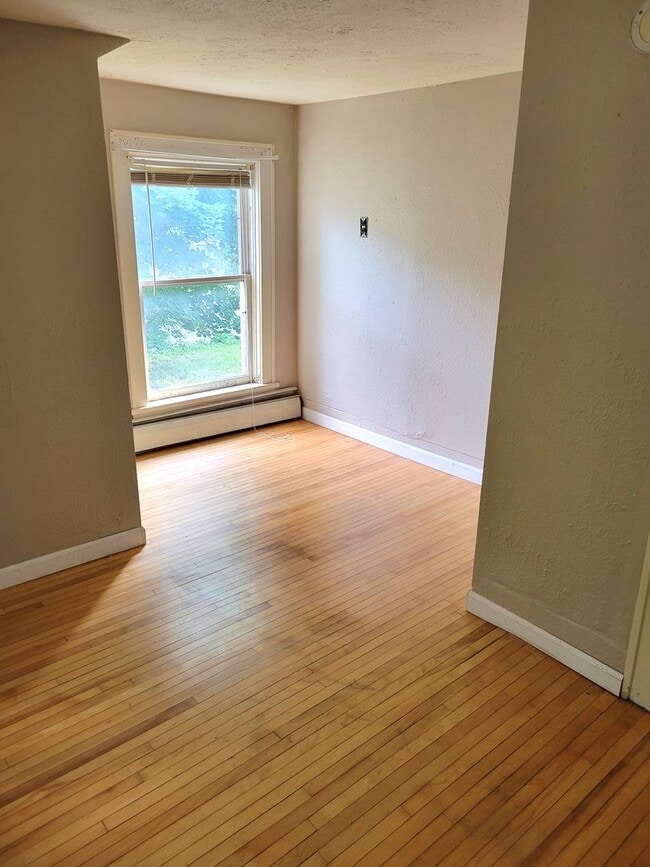 Building Photo - Single Family Home