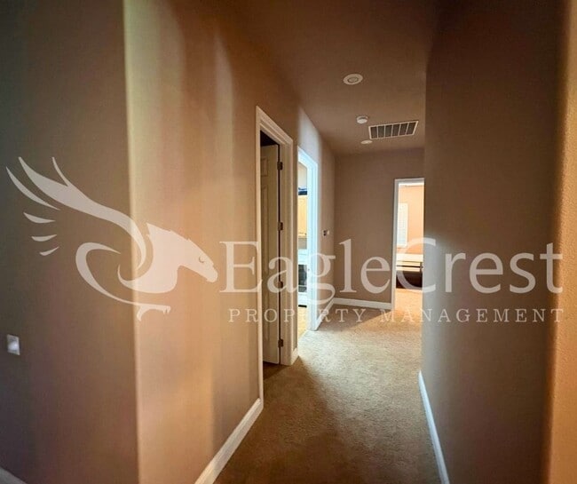 Building Photo - 44 Vinehill Dr