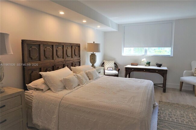 Building Photo - 210 Seaview Dr