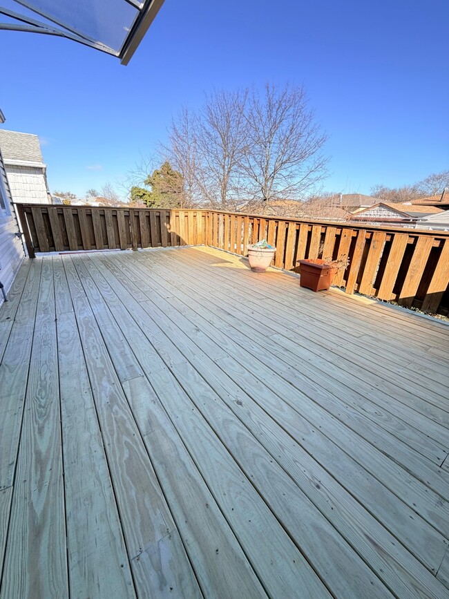 Building Photo - 15-75-75 208th Pl