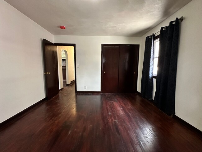 Building Photo - Two Bedroom House in Battle Creek