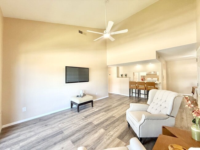 Building Photo - AVAILABLE NOW! Recently Remodeled 2 Bedroom 1 Bathroom Apartment in Indio