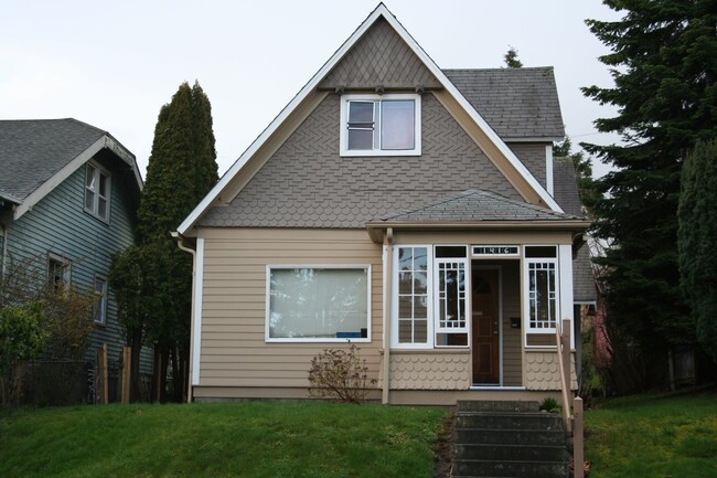 Primary Photo - PRELEASE: 5 bdrm/2 bath in York neighborhood