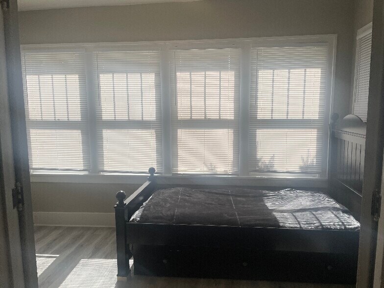 Building Photo - 1021 Keokuk St