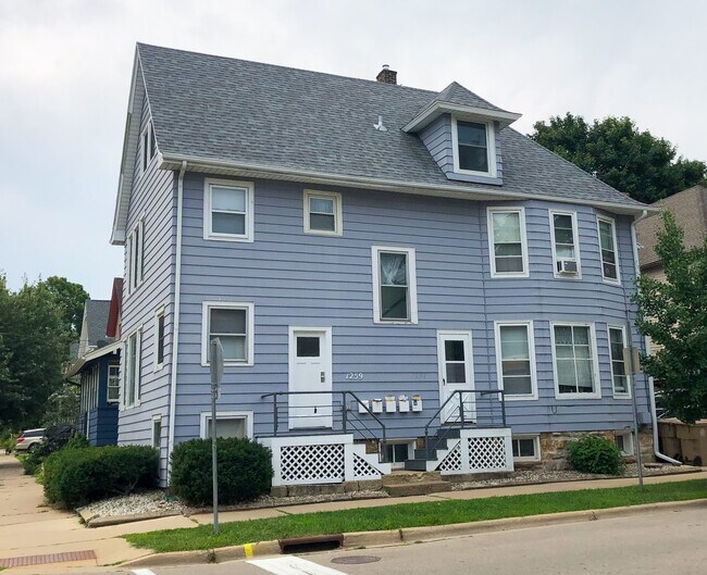 Building Photo - 1259 Spaight St