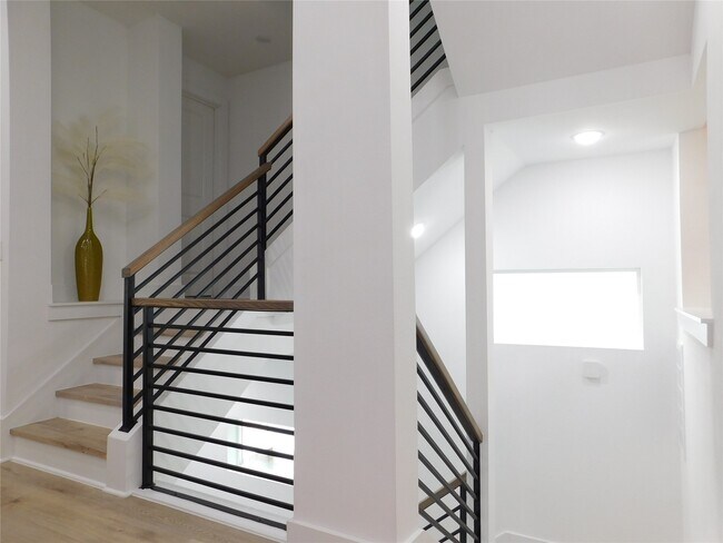 Building Photo - 3460 Bremond St