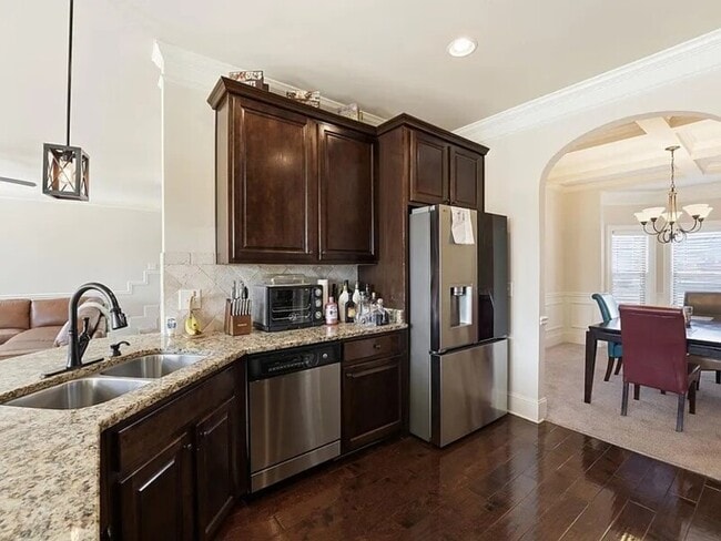 Building Photo - 8 Hillfoots Ct