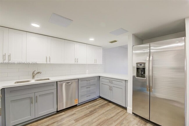 Building Photo - 565 NW 97th Ave