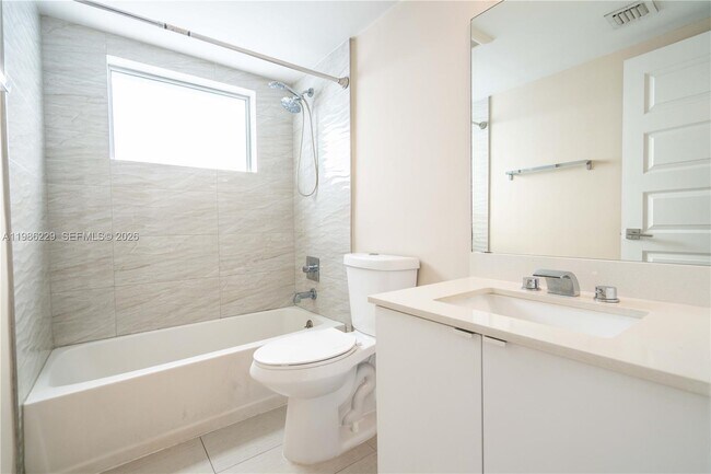 Building Photo - 2400 NE 26th St