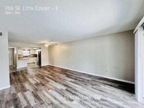 Building Photo - 706 SE 13th Ct
