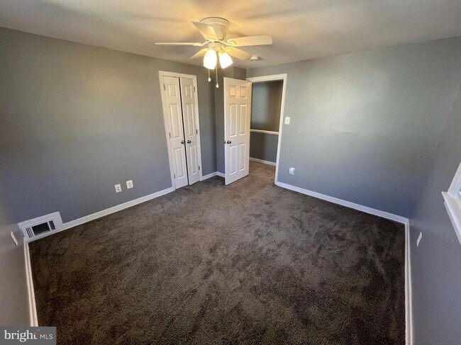 Building Photo - 5804 Shoshone Dr