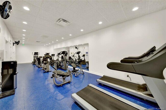 Building Photo - 9650 S Ocean Dr