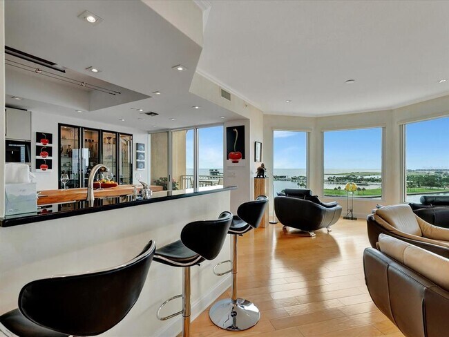 Building Photo - 555 5th Ave NE