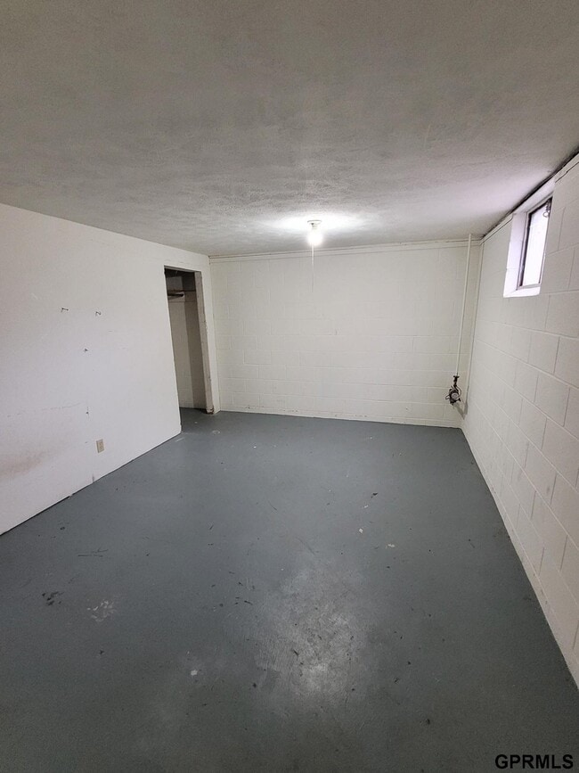 Building Photo - 2216 Lincoln Ave