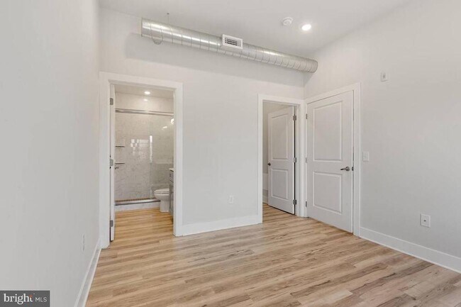 Building Photo - 2440 Kensington Ave