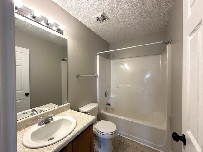 Building Photo - 329 Dahlquist Dr