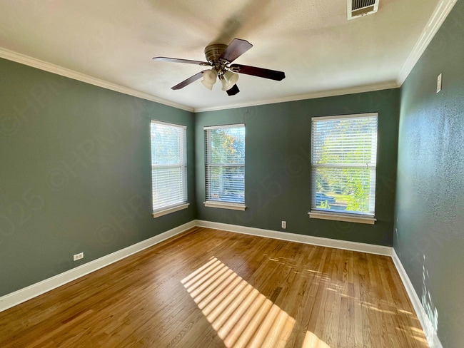 Building Photo - 1041 Ivy Ln