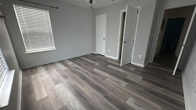 Building Photo - 4060 Kingston Pkwy