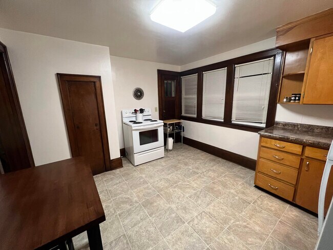 Kitchen - 545 N Appleton St