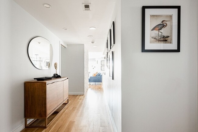 Building Photo - Gorgeous 2 Bedroom 2 Bathroom Condo in Low...
