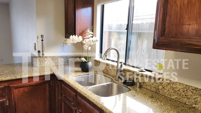 Building Photo - 413 Unity Ct