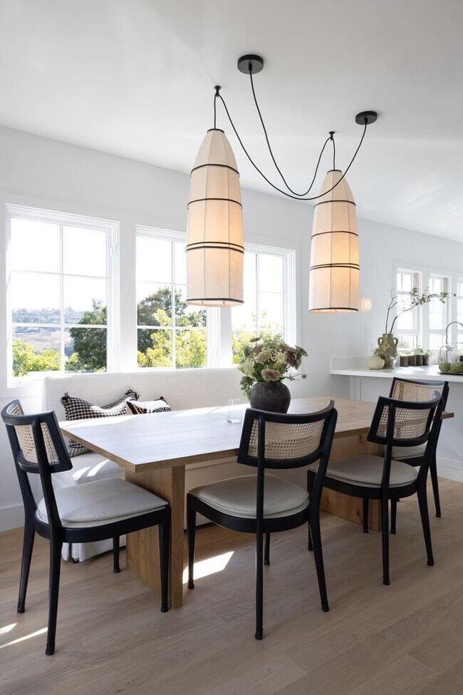 Building Photo - Coastal Elegance in the Heart of Belvedere