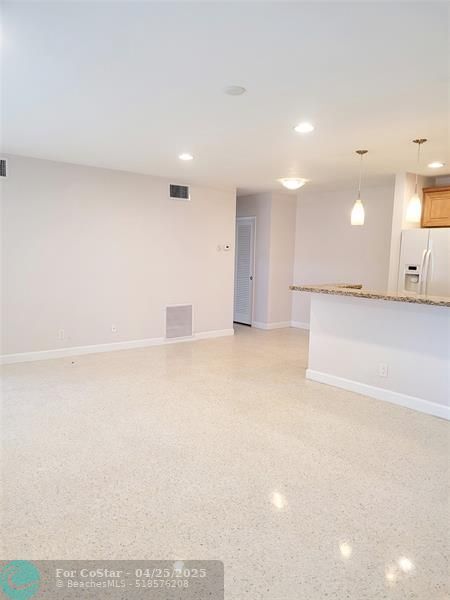 Building Photo - 711 Bayshore Dr