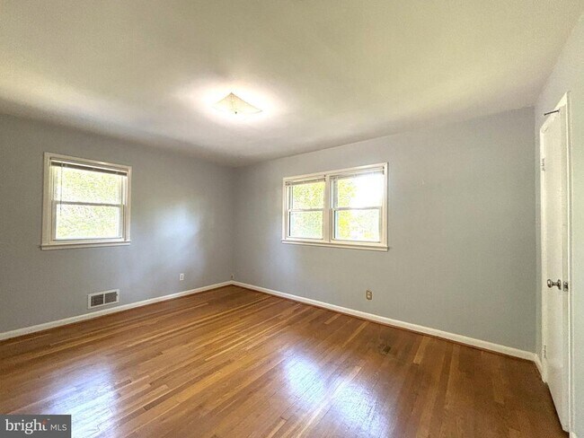Building Photo - 7107 Tyndale St