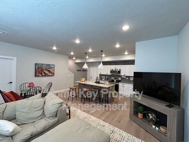 Building Photo - 3954 Razor Dr