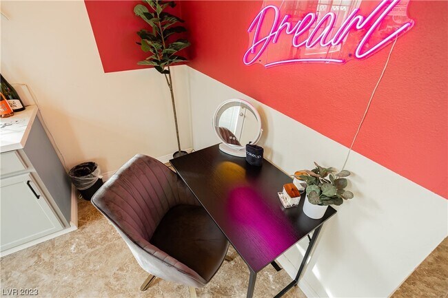 Building Photo - 2205 Santa Paula Dr