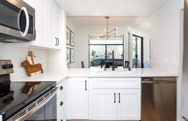 Building Photo - 2216 River Run Dr
