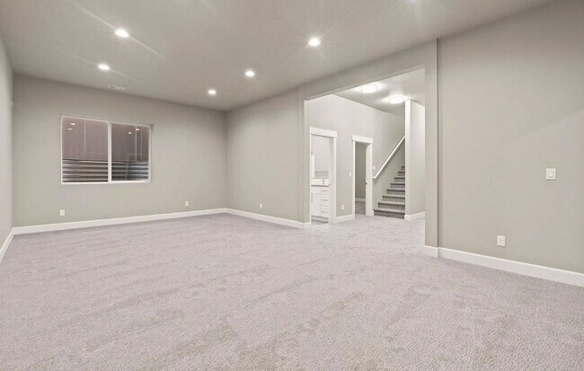 Building Photo - Discover Luxury at Every Turn!