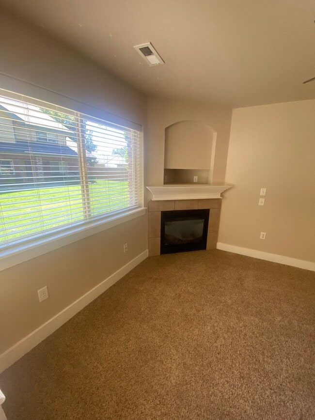 Building Photo - 9993 W Rosecroft Ct