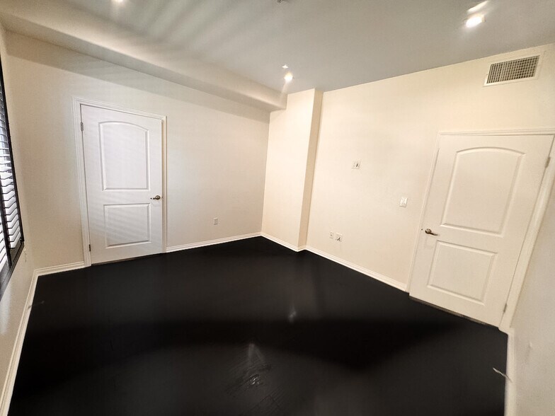 Building Photo - 3750 Santa Rosalia Dr