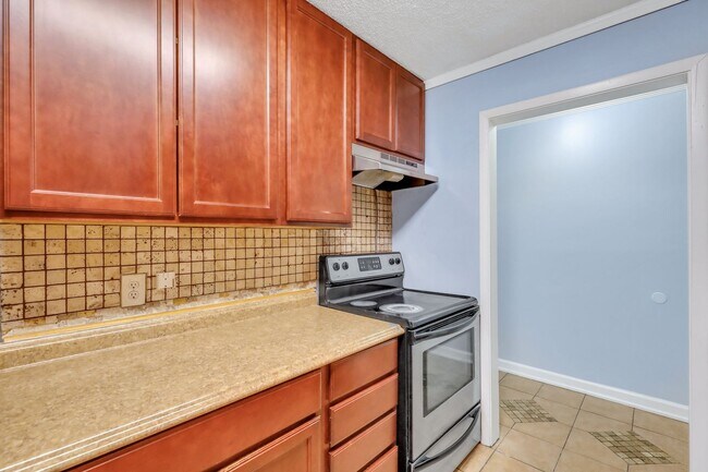 Building Photo - Ranch Home off of Skidaway Rd.