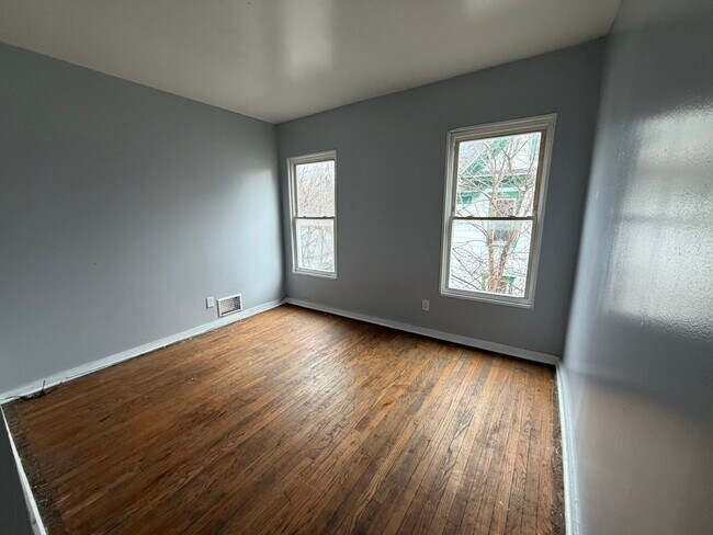 Building Photo - 227 Kellogg St