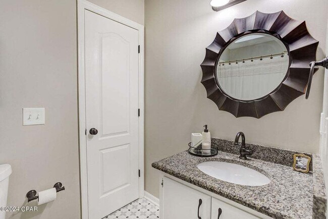 Building Photo - ** Brick Home in great neighborhood close to TAFB