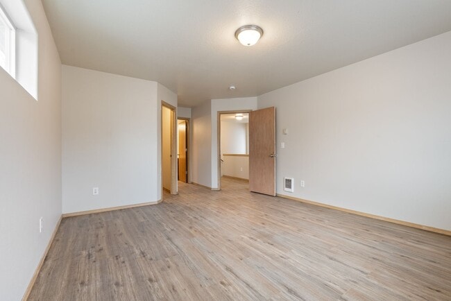 Building Photo - Beautiful 4bed/2.5bath home