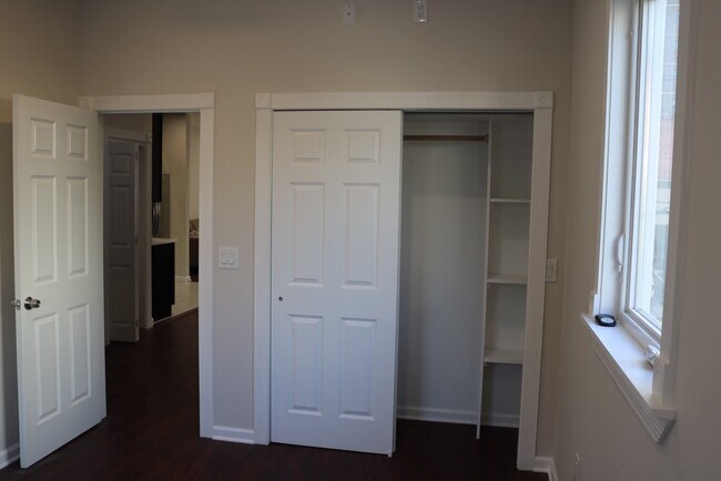 Building Photo - 2110 Summit Ave