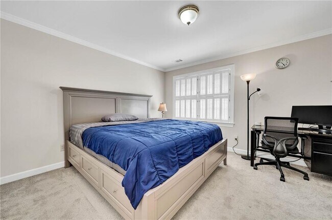 Building Photo - 2448 Kings Arms Dr