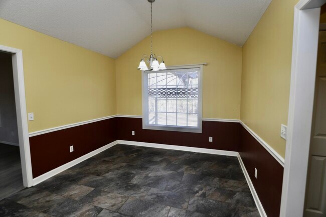 Building Photo - 2605 Turningleaf Ln