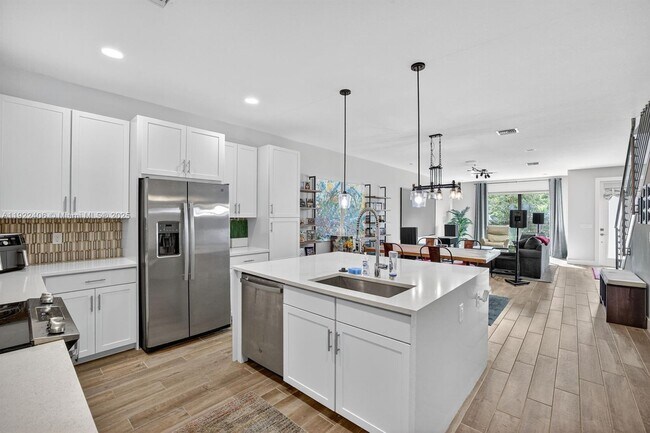 Building Photo - 1402 SW 4th Ave