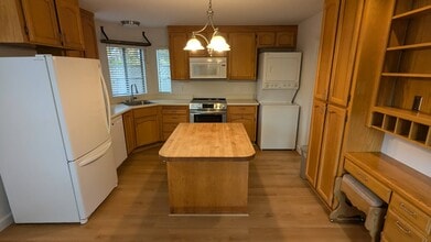 Building Photo - 16395 E La Chiquita Ave